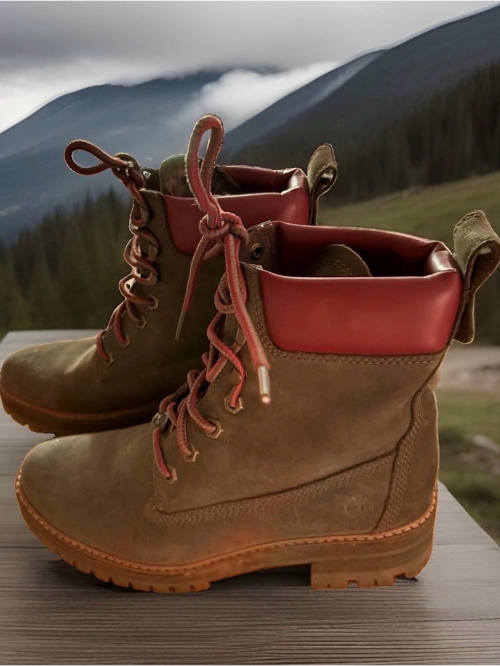 Timberland Olive Green Lace-Up Ankle Boots with Red Collar 8 excellent